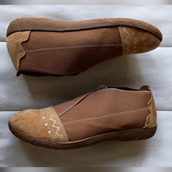 Sundance Shoes - Sundance Brown and Tan Flats_37